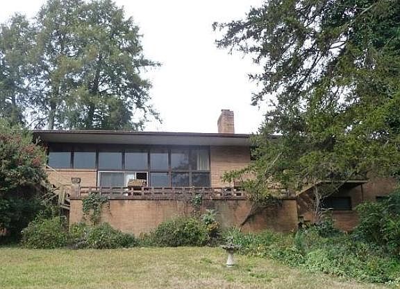 3rd image of 2938 Walkup Dr