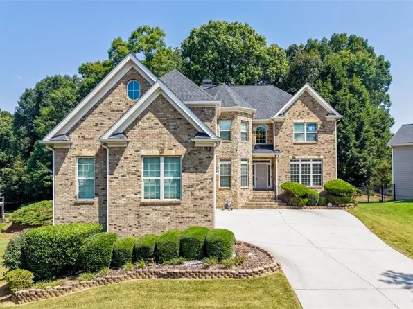 8915 Maple Run Trl, Gainesville, GA 30506