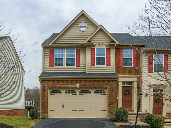 217 Noble Woods Dr, Coraopolis, PA 15108