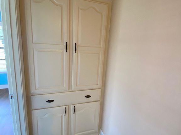 3rd image of 200 Tremont Cir