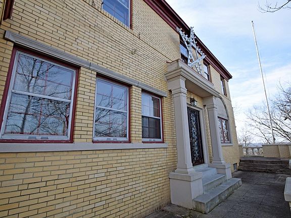 2nd image of 2457 Clybourn Pl