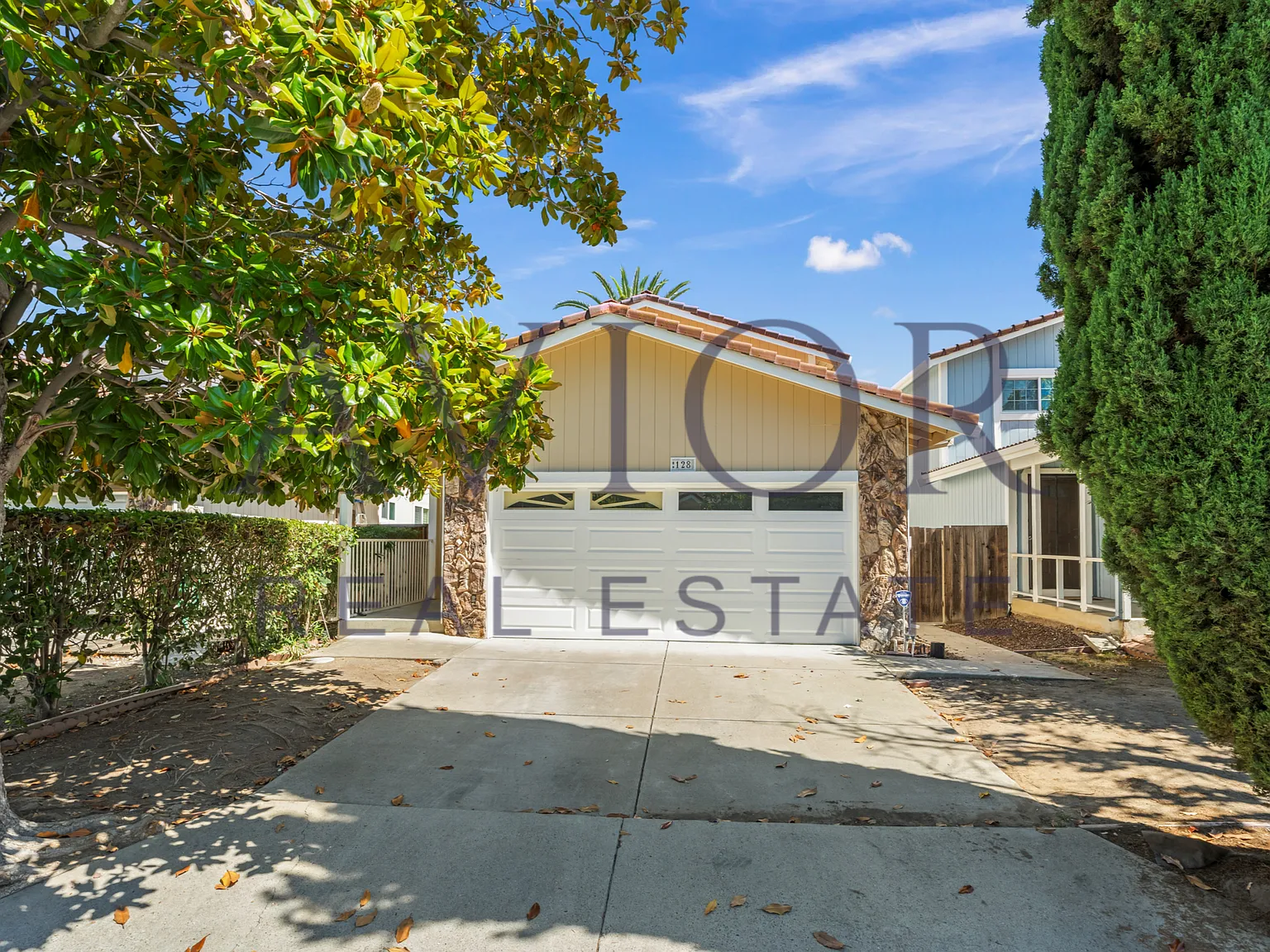 3 bed, 2.5 bath, 1555 sqft, $4,950 — Photo 1