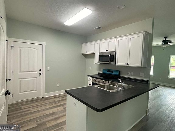 5th image of 307 McLean St