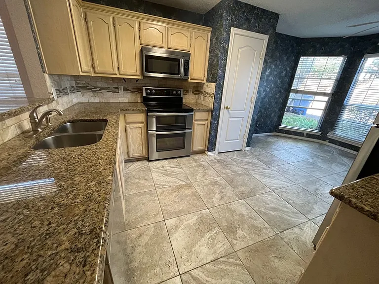 3051 Renaissance Ct — Photo 2