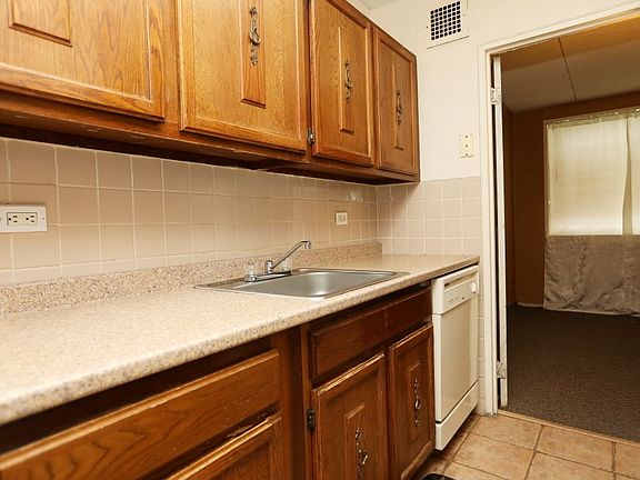3rd image of 137-77 Kissena Blvd #6L