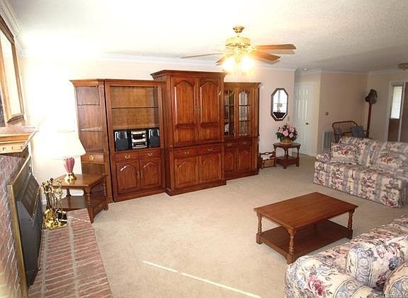4th image of 303 N Deerfield Cir