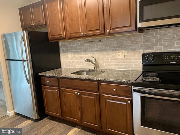 2nd image of 311 E 4th St APT 6