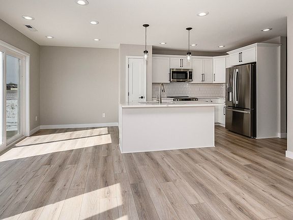 3rd image of 1726 Heart Ridge Loop SE