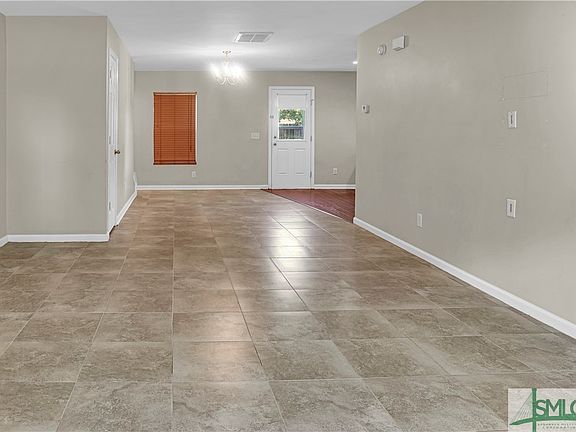 5th image of 447 Lions Den Drive