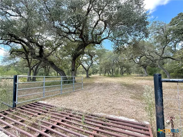 4668 Old Highway Rd, Inez, TX 77968