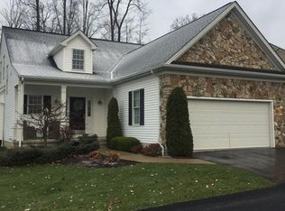 549 Honeysuckle Ln, Chagrin Falls, OH 44023