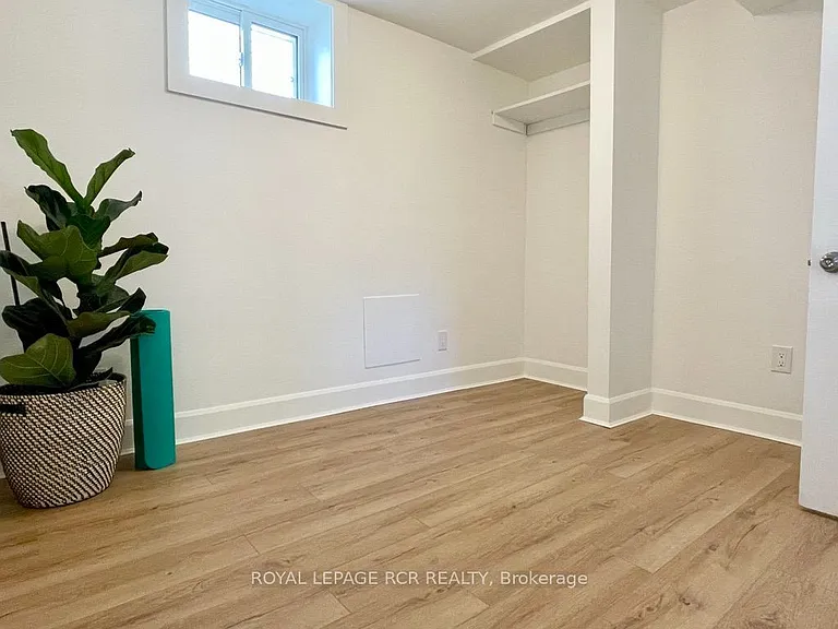 18 Watts Cres — Photo 9