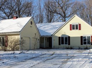 W221N2659 Cherrywood Ct, Waukesha, WI 53186