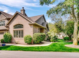 10306 Deerwood Ct, Munster, IN 46321