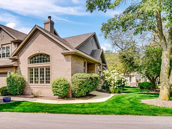 10306 Deerwood Ct, Munster, IN 46321