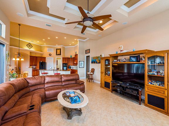 4th image of 976 Stone Lake Dr