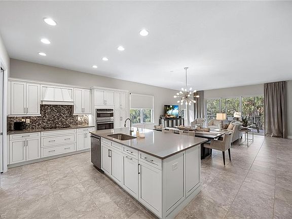 3rd image of 7825 Hawthorne DR #2103