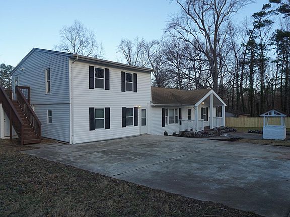 Upstairs apartment is accessed though outside stairs