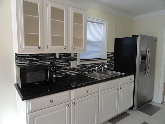 4th image of 8027 Lawn Wood Ln