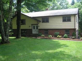 204 Beardsley Rd, Shelton, CT 06484