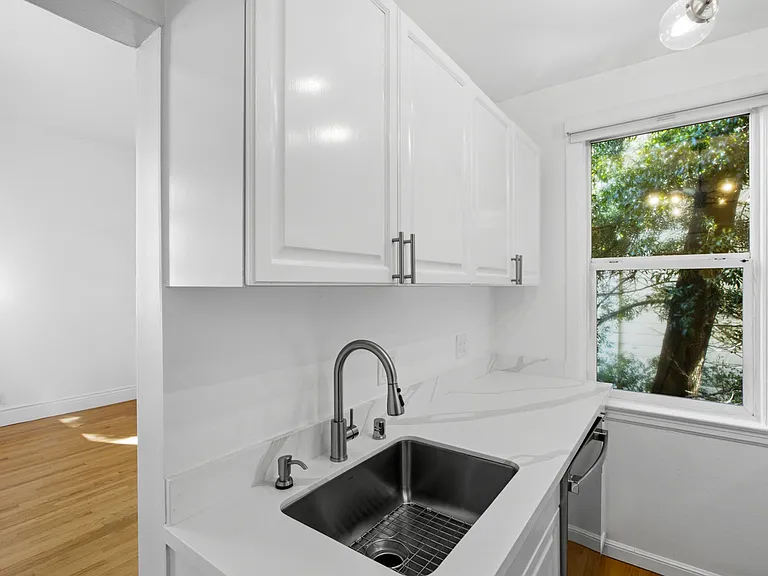 452 Oak St #4 — Photo 12