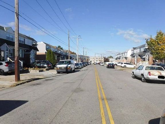 Exterior Neighborhood (street photo)