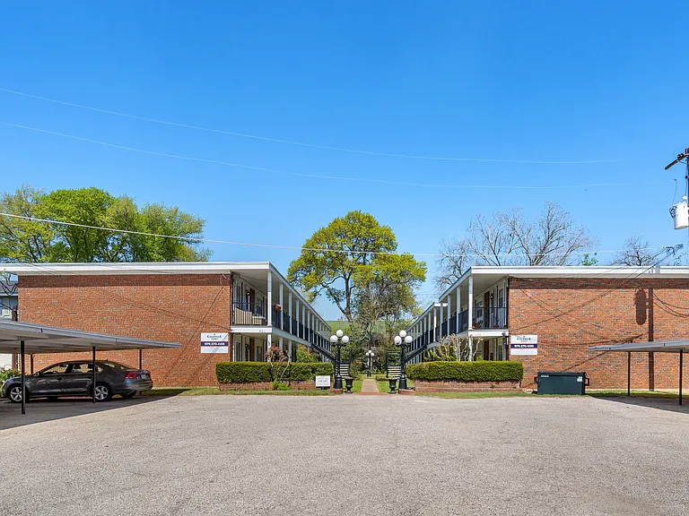 401 E Main St — Photo 16
