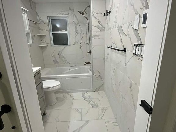 5th image of 294 Clement Ave #1