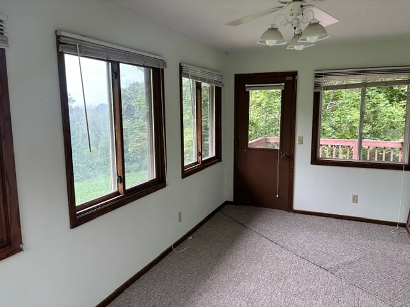 3 bed, 1.5 bath, $2,499 — Photo 2