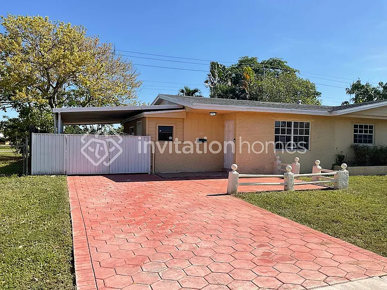 1261 NW 202nd St — Photo 1