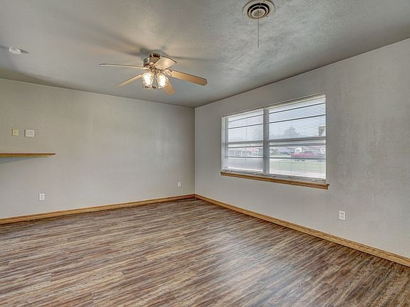 4th image of 1401 Hampton Dr
