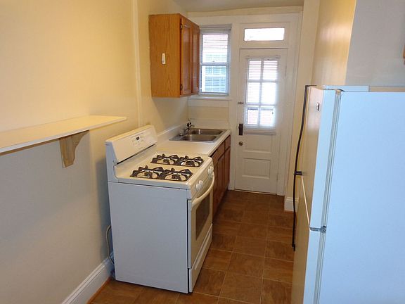 3rd image of 824 Brandon Ave APT 11
