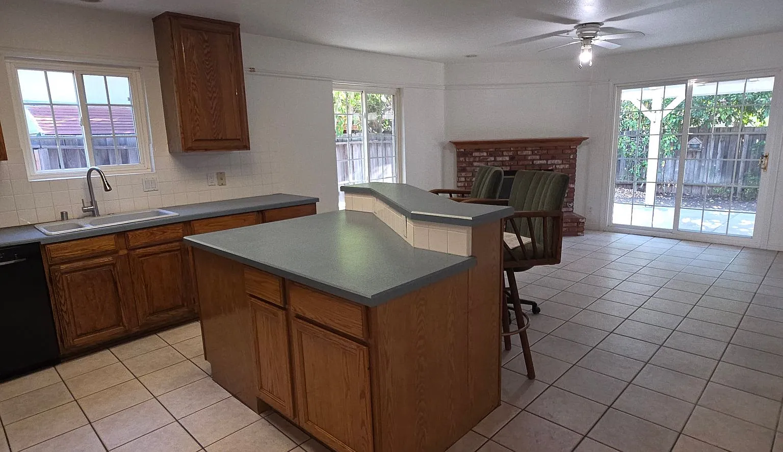 Charming 3-bedroom 2 bath Country Vibe Home in Newbury Park — Photo 3