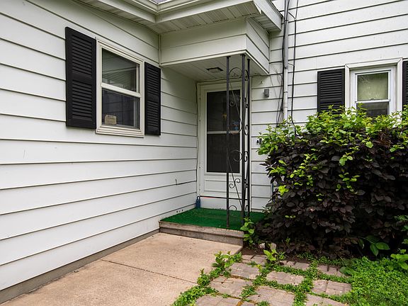 2nd image of 2836 Shorewood Dr