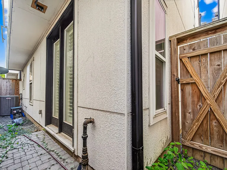 Charleston St — Photo 45