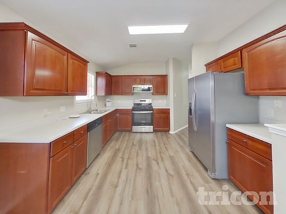5th image of 1411 Catalina Dr