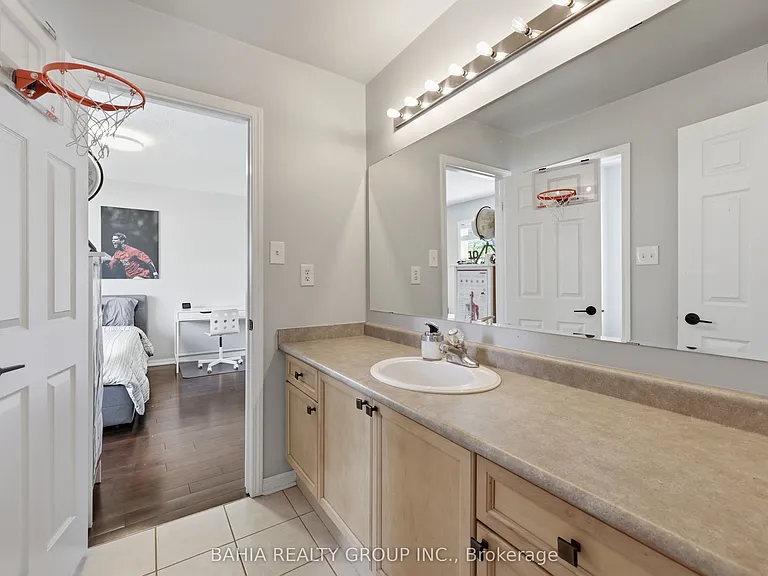 1412 Crozier Cres — Photo 25