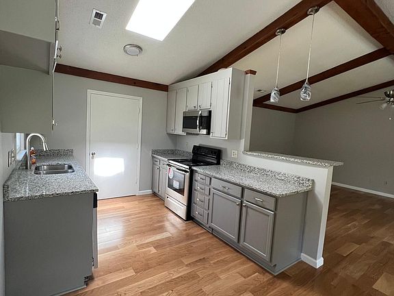 4th image of 2461 Lake St
