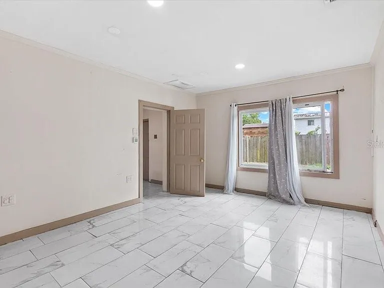 517 Oak St — Photo 11