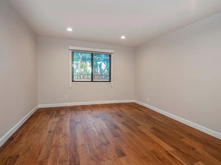 460 Oak St — Photo 17