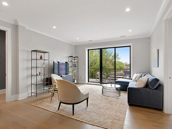 5th image of 3808 N Lincoln Ave #404