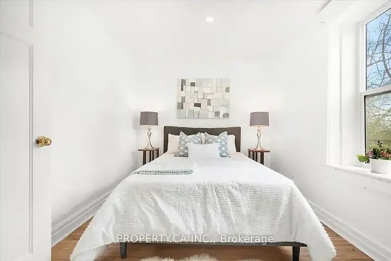 44 Beachview Cres #1A — Photo 1