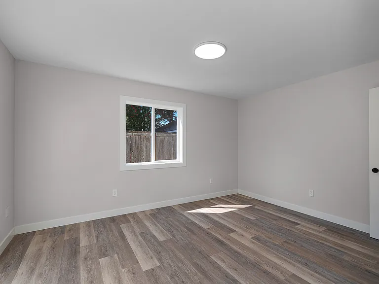 223 SE Thomas St #1 — Photo 14