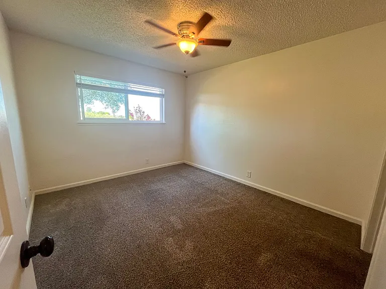 2364 Las Plumas Ave — Photo 6