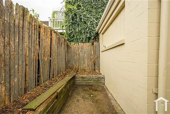 4 bed, 1364 sqft, $2,100 — Photo 2