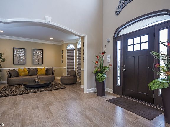 3rd image of 24 Valley Wood Dr
