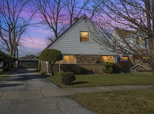 17038 Oakwood Ave, Lansing, IL 60438