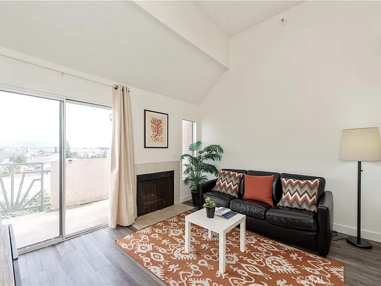 450 E 4th St #416 — Photo 5