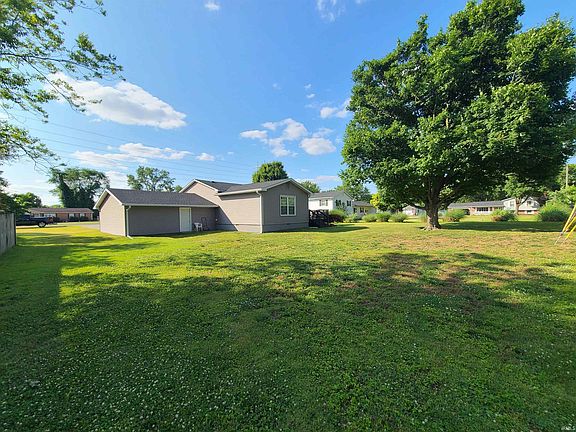 3rd image of 3203 Bradley Dr