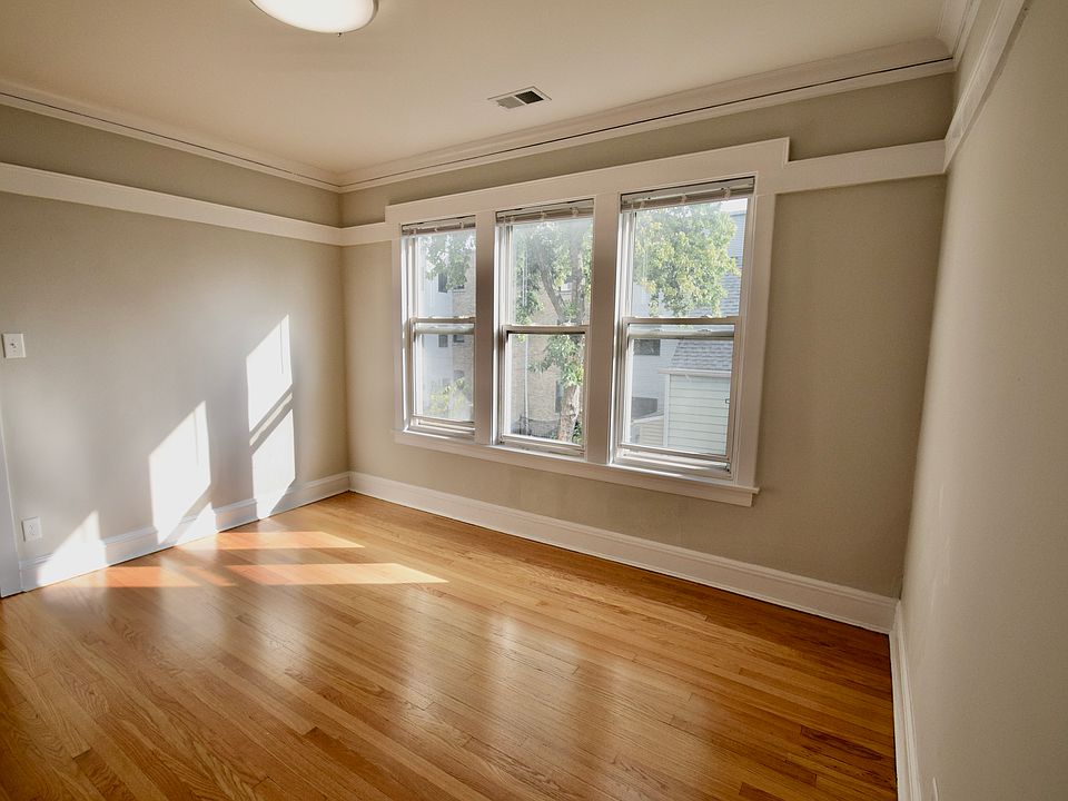 1st image of 4111 N Francisco Ave #2